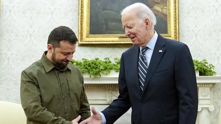 Volodímir Zelenski y Joe Biden