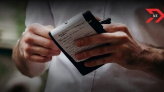 La Ley de Propinas prohíbe que empleadores retengan gratificaciones y obliga a pagar salario mínimo; entrará en vigor en 2025.