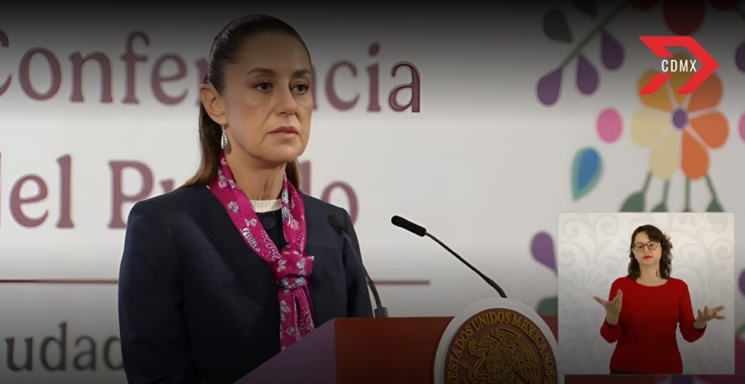 Claudia Sheinbaum firma dos decretos en beneficio de los maestros