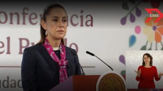 Claudia Sheinbaum firma dos decretos en beneficio de los maestros