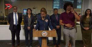 Declaran toque de queda en Los Ángeles por protestas contra redadas de migrantes