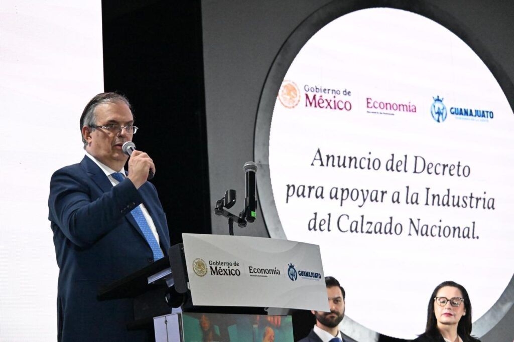 México restringe importación temporal de calzado
