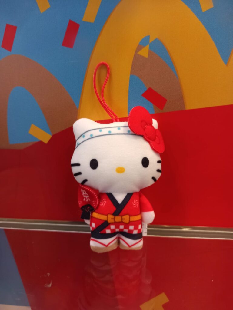 Llegan los juguetes de Hello Kitty a la Cajita Feliz de McDonald's México