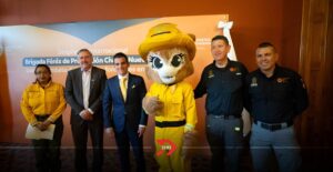 Miguel Flores reconoce a la Brigada Fénix por combate a incendios forestales en Canadá
