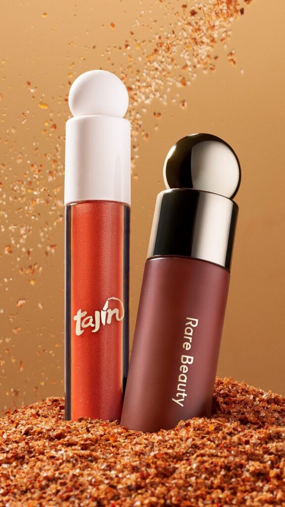 Selena Gomez lanza set de maquillaje de Rare Beauty y Tajín