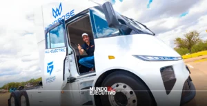 Nuevo León y Texas ponen en marcha ruta eléctrica para transporte de carga