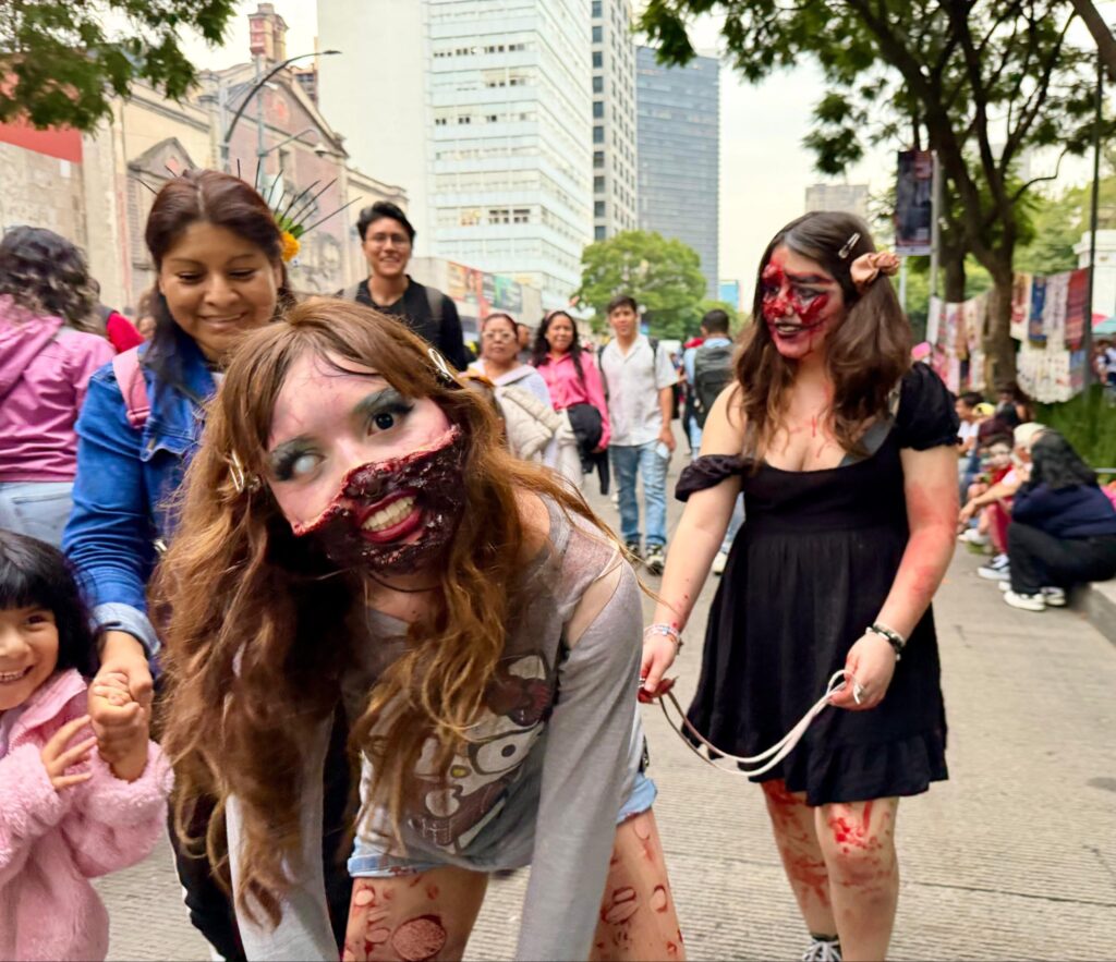 Fotos de la marcha zombie 2025 en CDMX