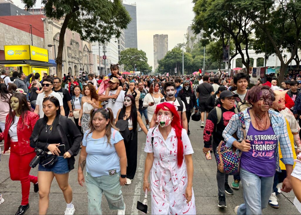 Fotos de la marcha zombie 2025 en CDMX