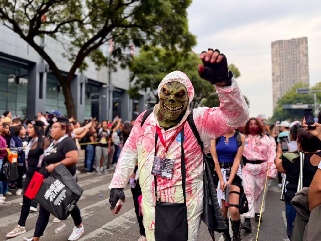 Fotos. Así se vivió el desfile de alebrijes, la marcha zombie y el Filux 2025