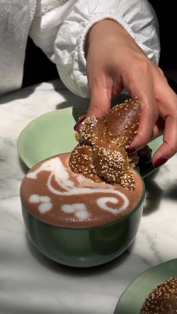 ¿Cuándo inicia la venta de pan de muerto en la panadería Rosetta?