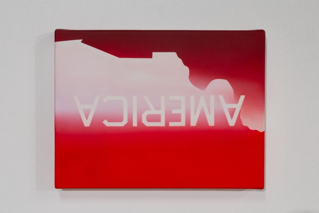 Cecilia Barreto habla desde el arte con el lenguaje de la economía y la geopolítica