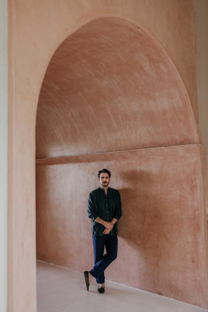 Casa Calisa: El espacio donde Diego de Romay hermana arte, arquitectura, diseño y naturaleza