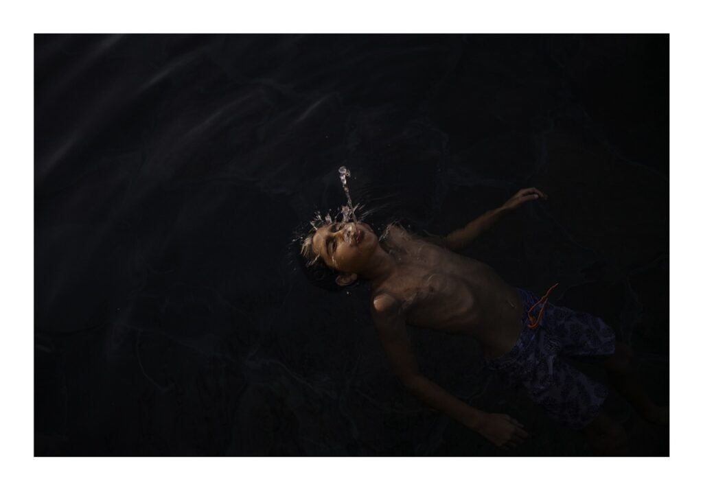 Memoria, familia y transición se reúnen en 'La Hora Azul' de Paulina Ávila