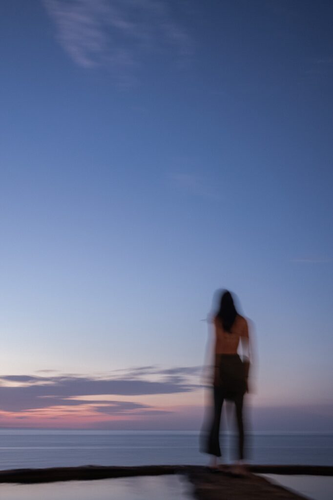 Memoria, familia y transición se reúnen en 'La Hora Azul' de Paulina Ávila