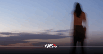 Memoria, familia y transición se reúnen en 'La Hora Azul' de Paulina Ávila