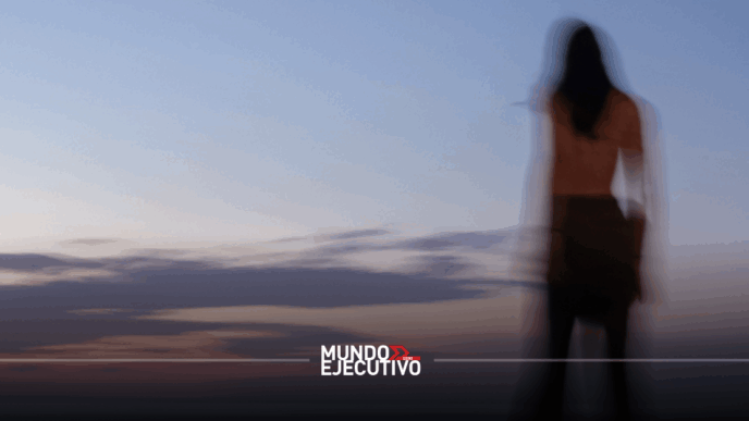 Memoria, familia y transición se reúnen en 'La Hora Azul' de Paulina Ávila