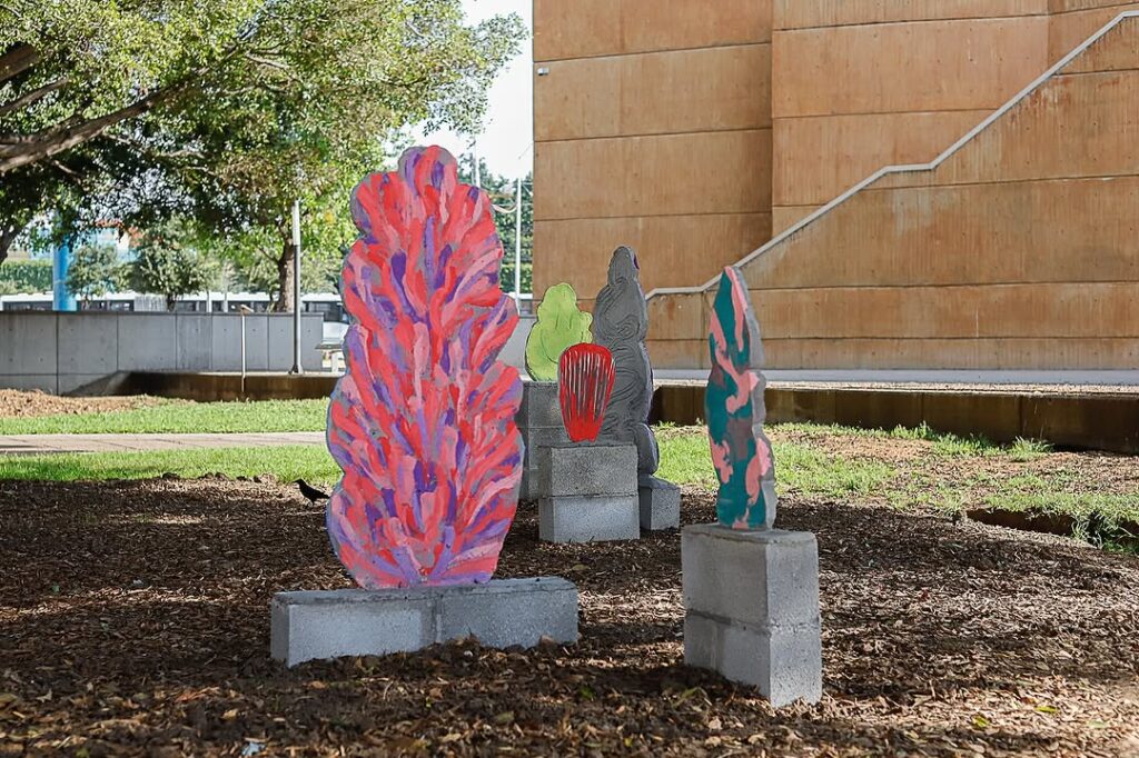 "What Touches, What Holds", de Mariana Garibay Raeke & Manuela Riestra