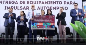 Lorena Cuéllar entrega equipamiento para impulsar el autoempleo en Tlaxcala