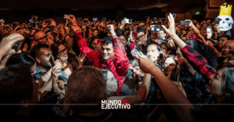 De 'Mesero' a 'Rockstar': Eduardo Limón explora lo extraño de la cotidianidad en su audiolibro