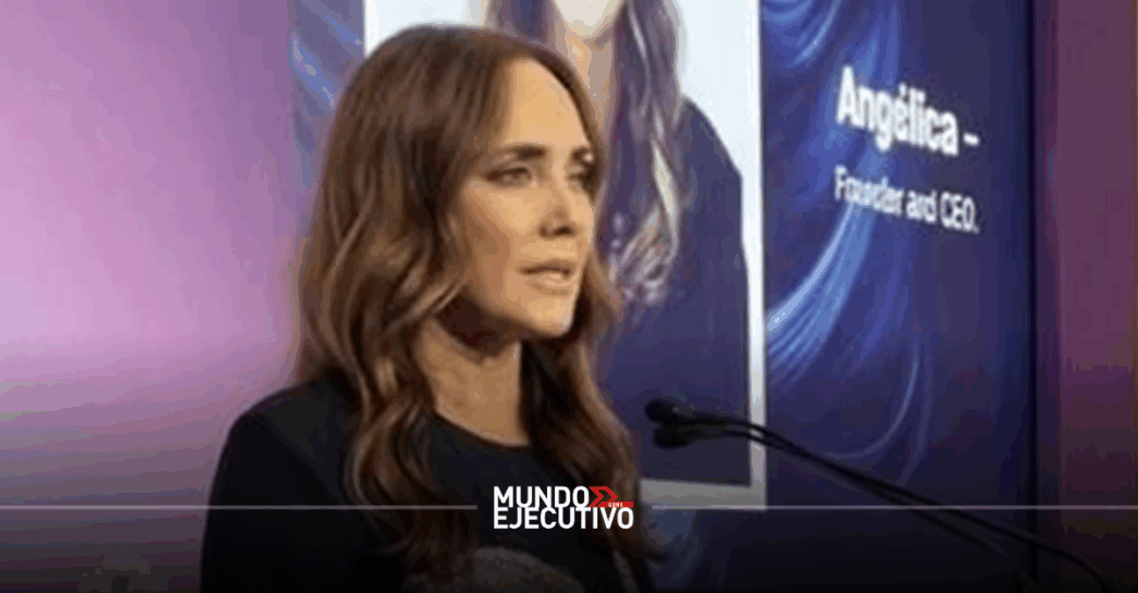 angelica_fuentes_recibe_premio_del_fashion_forward_2026_pese_deuda_sat_