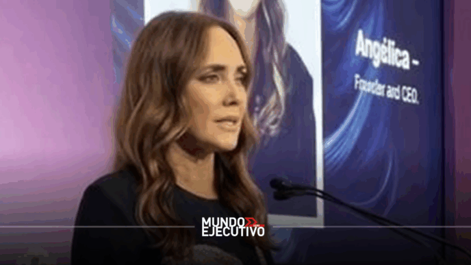 angelica_fuentes_recibe_premio_del_fashion_forward_2026_pese_deuda_sat_