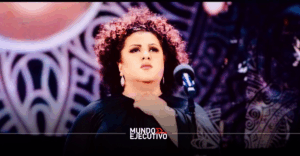 Entre intimidad y amigos, María Katzarava celebra 25 años de carrera