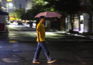 Encharcamientos y afectaciones viales en calles de la Ciudad de México durante lluvias intensas