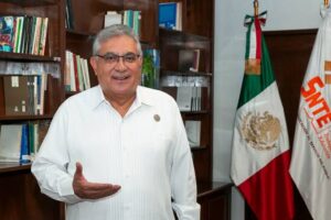 Alfonso Cepeda Salas, líder del SNTE y senador de Morena, señalado por uso de jet privado del sindicato
