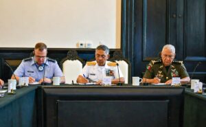 Reunión entre el general Greg Guillot del Comando Norte de Estados Unidos con titulares de Sedena y Marina en Veracruz