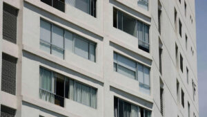 Edificios residenciales en construcción en la Ciudad de México mostrando el mercado inmobiliario en desaceleración