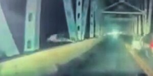 Puente sobre Table Rock Lake en Missouri donde un conductor saltó al vacío tras persecución policial