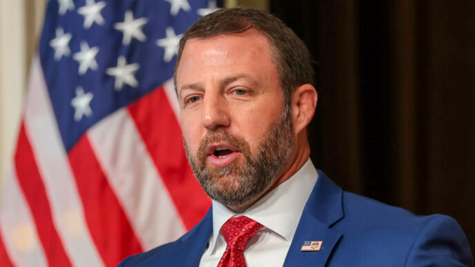 Secretario de Seguridad Nacional Markwayne Mullin en conferencia de prensa sobre verificación de padrones electorales