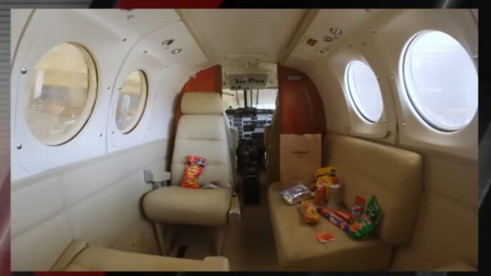 Avión privado en pista de aterrizaje, representando el vuelo que trasladó a Ismael El Mayo Zambada a Estados Unidos en julio de 2024