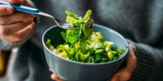 Lechuga iceberg fresca en proceso de inspección sanitaria por autoridades de la FDA