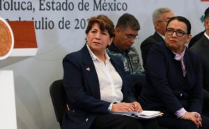 Proyecto de infraestructura carretera y ferroviaria en el Estado de México con maquinaria de construcción