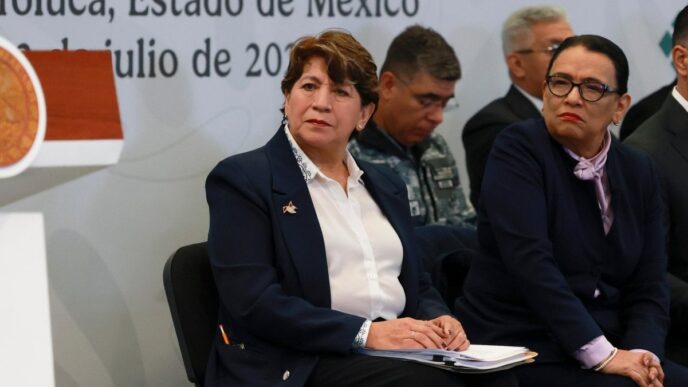 Proyecto de infraestructura carretera y ferroviaria en el Estado de México con maquinaria de construcción