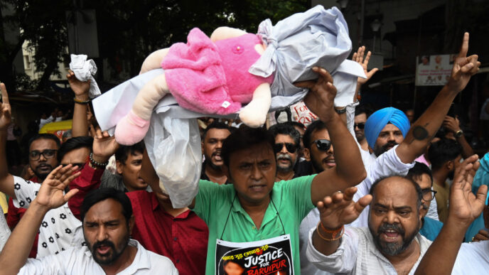 Protestas en India tras violación y asesinato de niña en Bengala Occidental