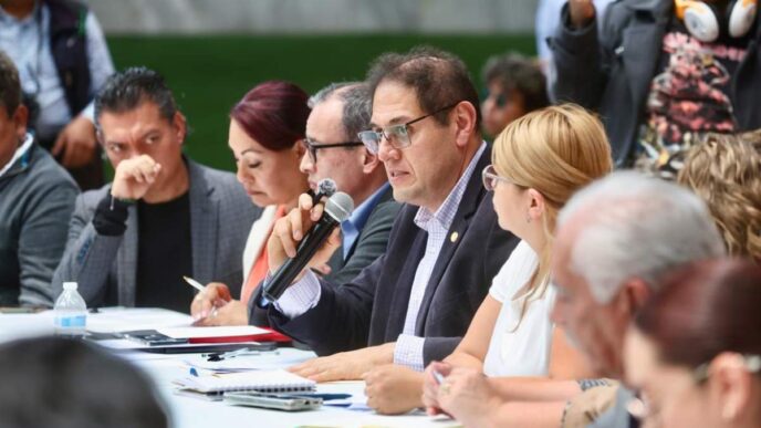 Representantes del IPN y la SEP durante reunión para establecer mesas de trabajo con estudiantes