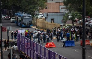 Aspirantes bloquean accesos a Ciudad Universitaria de la UNAM en protesta por proceso de admisión