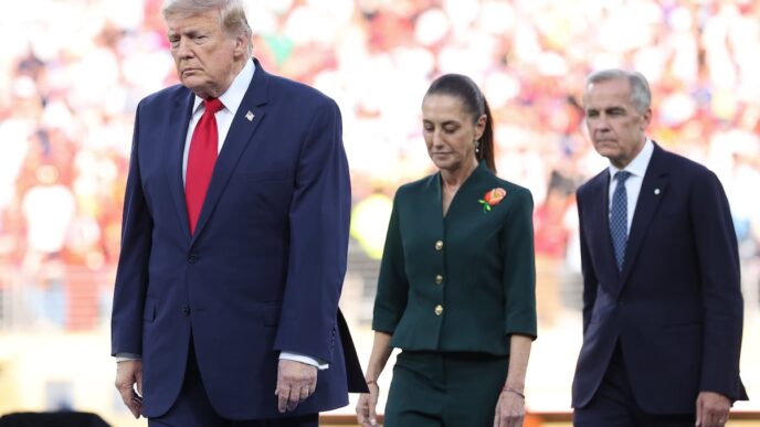 Banderas de México y Estados Unidos junto a documentos del TMEC representando la revisión anual del tratado comercial