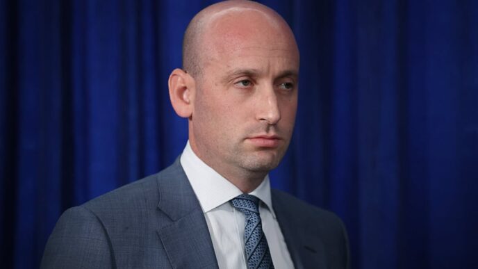 Stephen Miller, asesor de Seguridad Interior de Estados Unidos, durante discurso sobre cárteles mexicanos y organizaciones terroristas