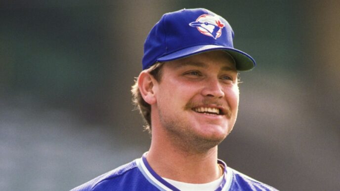 Duane Ward, exrelevista de los Toronto Blue Jays, en uniforme durante su época como jugador profesional de béisbol
