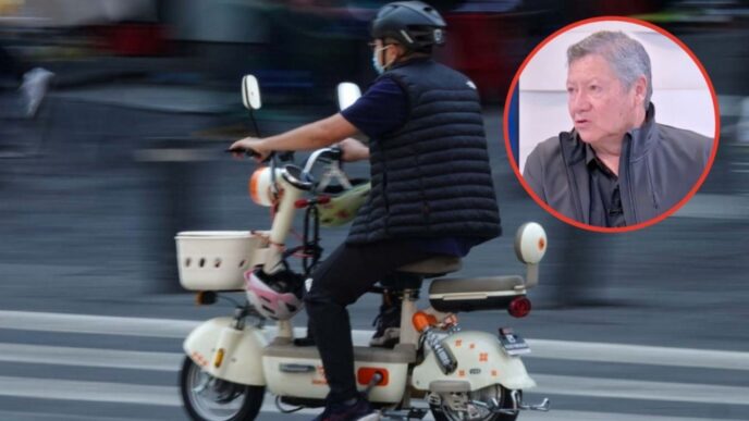 Scooter eléctrico circulando por calles de la Ciudad de México, vehículo de micromovilidad que requiere registro obligatorio ante SEMOVI