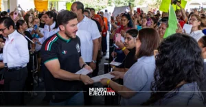 Samuel García amplía apoyo a mujeres con transporte público sin costo