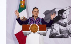 Presidenta Claudia Sheinbaum durante conferencia matutina hablando sobre la revisión del T-MEC