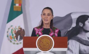 Presidenta Claudia Sheinbaum en conferencia matutina ofreciendo apoyo a UNAM por fallas en examen de admisión