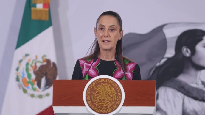 Presidenta Claudia Sheinbaum en conferencia matutina ofreciendo apoyo a UNAM por fallas en examen de admisión