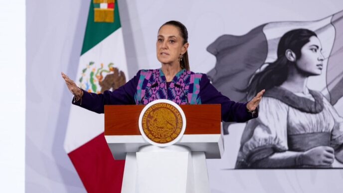 Claudia Sheinbaum durante conferencia de prensa sobre propuesta de consulta escuela por escuela para evaluar maestros