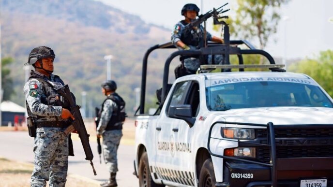 Claudia Sheinbaum durante visita a la Comandancia de la Guardia Nacional reconociendo la labor de los elementos de seguridad