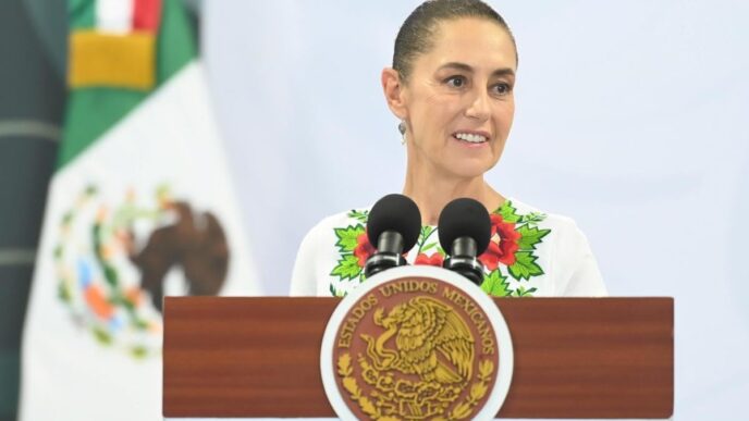 Presidenta Claudia Sheinbaum durante conferencia matutina en Palacio Nacional exigiendo explicaciones a la gobernadora de Baja California